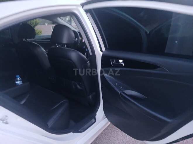 Hyundai Sonata-15