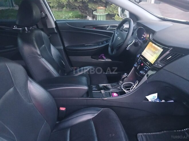 Hyundai Sonata-11