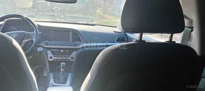 Hyundai Elantra-8