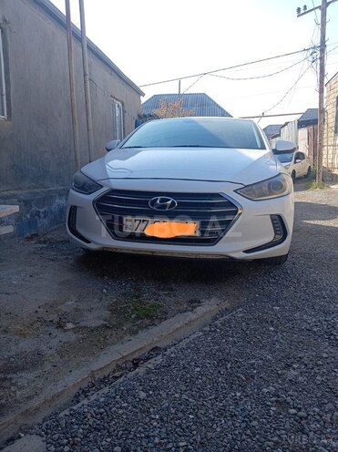 Hyundai Elantra-1