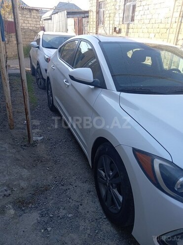 Hyundai Elantra-6