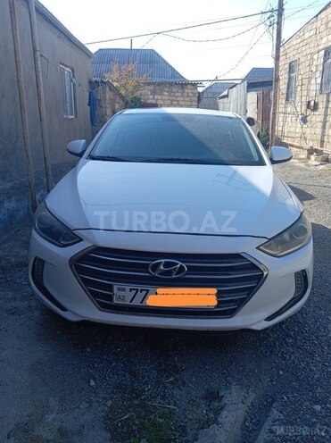 Hyundai Elantra-4