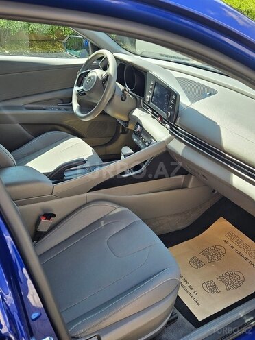 Hyundai Elantra-12