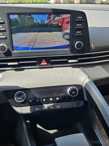 Hyundai Elantra-11