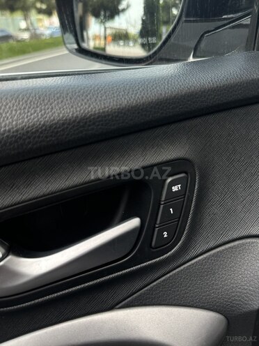 Hyundai Santa Fe-13