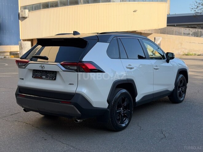 Toyota RAV4-6