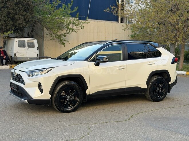 Toyota RAV4-11
