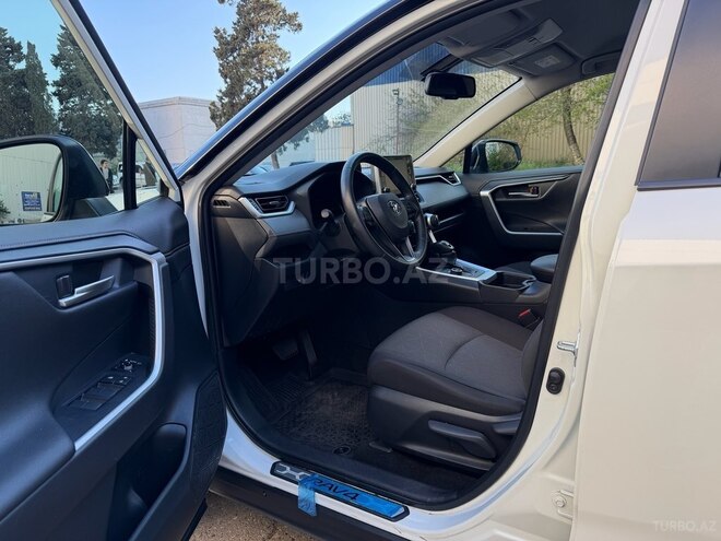 Toyota RAV4-14