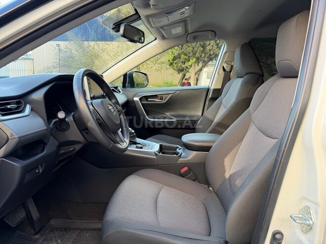 Toyota RAV4-15