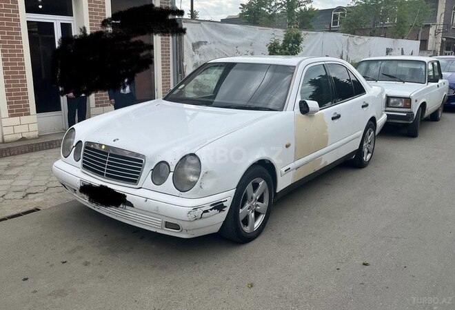 Mercedes E 220-1