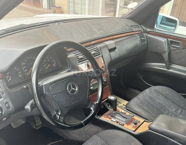 Mercedes E 220-3