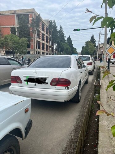 Mercedes E 220-2