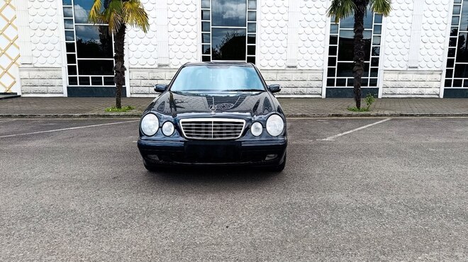 Mercedes E 220-2
