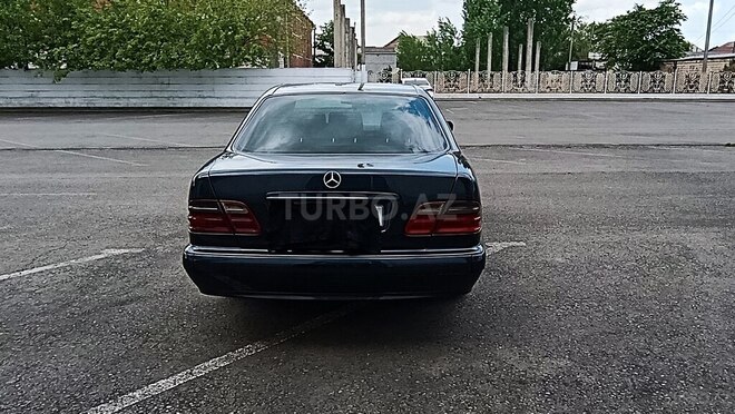 Mercedes E 220-3