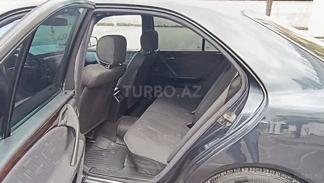 Mercedes E 220-10