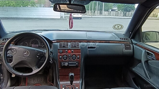 Mercedes E 220-9