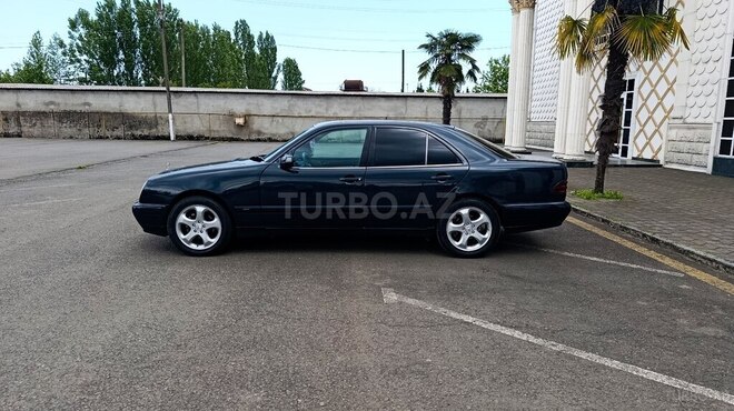 Mercedes E 220-6