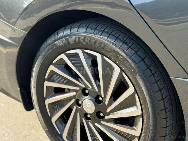 Hyundai Sonata-15