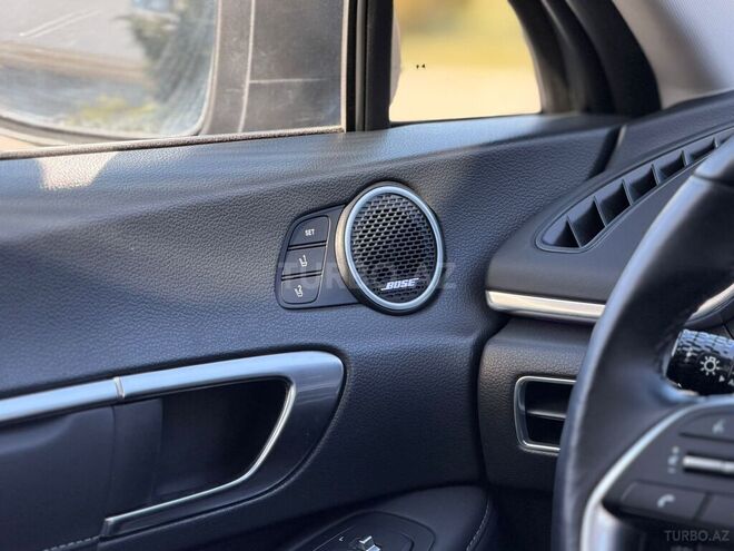 Hyundai Sonata-12