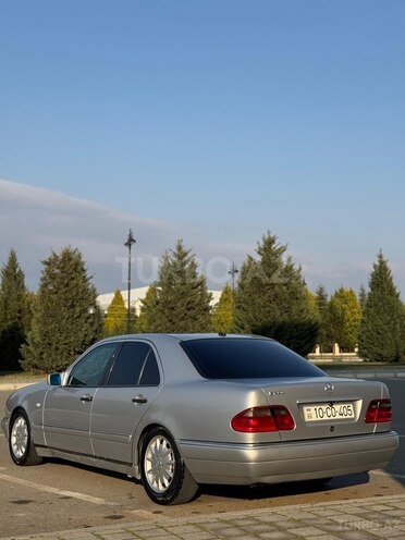 Mercedes E 280-2