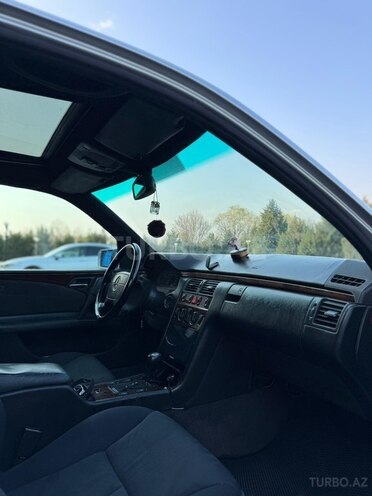 Mercedes E 280-5