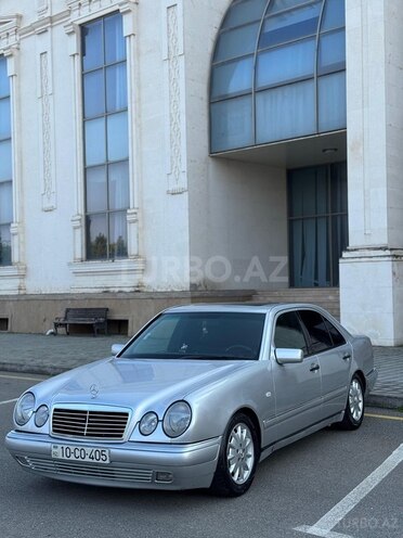 Mercedes E 280-10