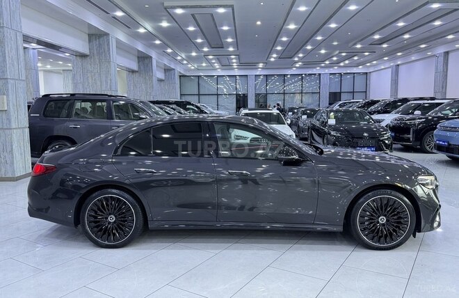 Mercedes E 300 e 4MATIC-4