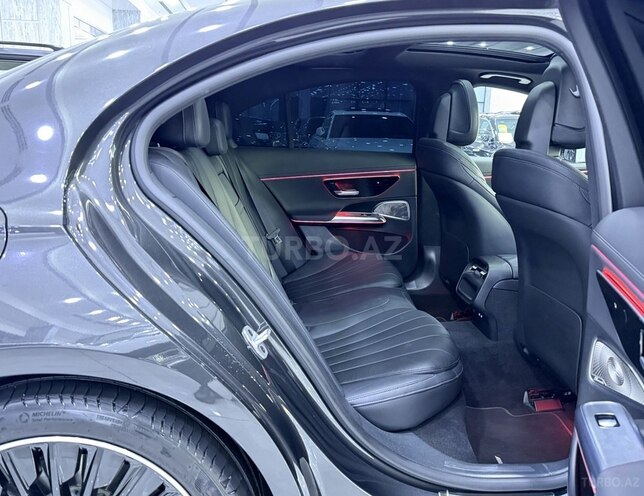 Mercedes E 300 e 4MATIC-13