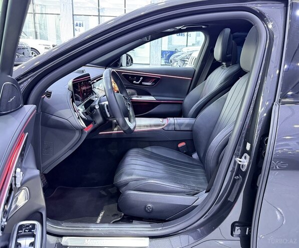 Mercedes E 300 e 4MATIC-11