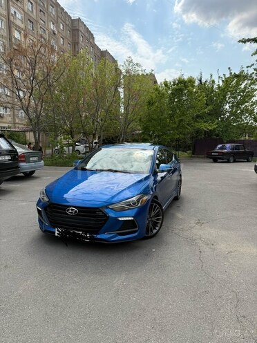 Hyundai Elantra-1