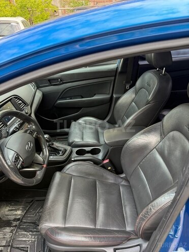 Hyundai Elantra-10