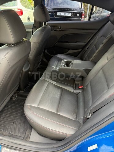Hyundai Elantra-11