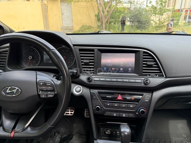 Hyundai Elantra-9