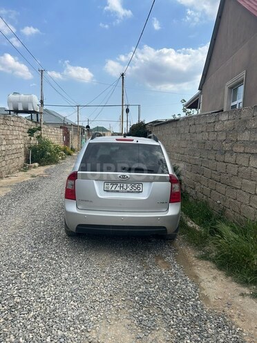 Kia Carens-8