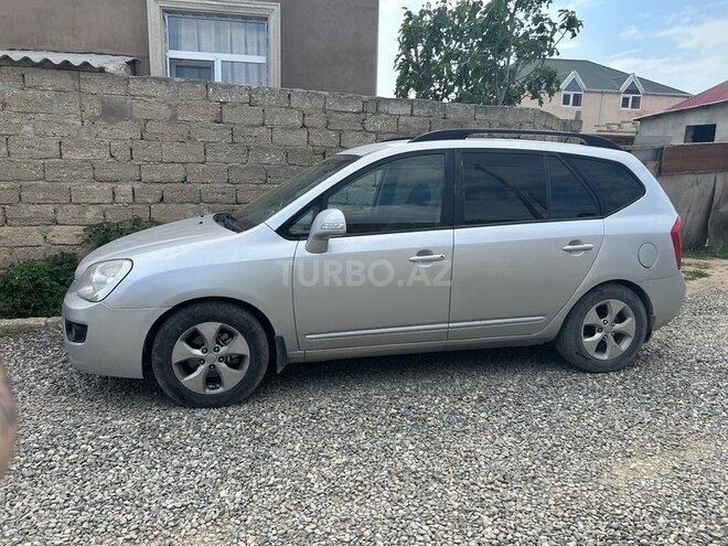 Kia Carens-9