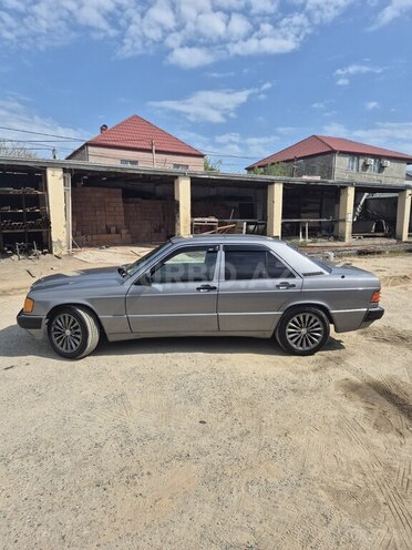 Mercedes 190-2