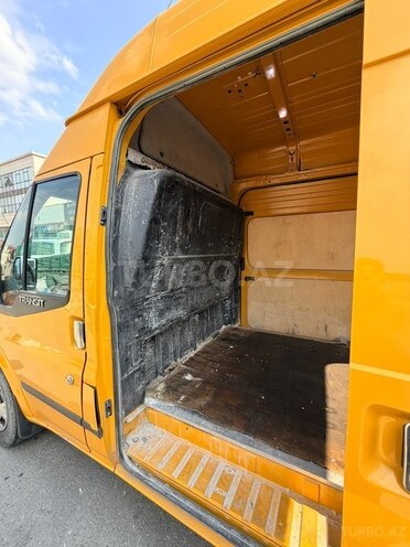 Ford Transit-6