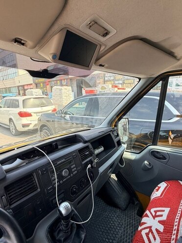Ford Transit-11