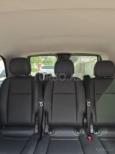 Mercedes Metris-10