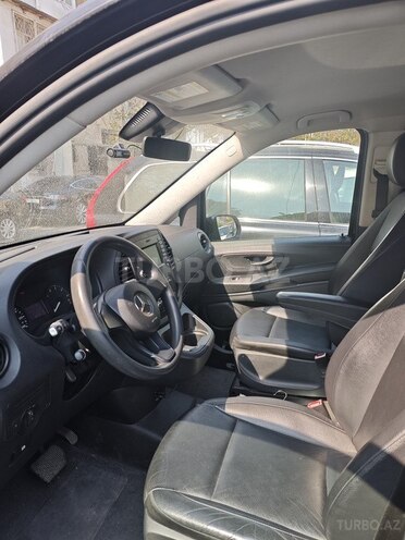 Mercedes Metris-8