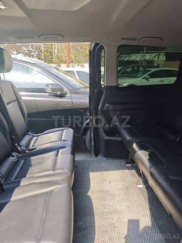Mercedes Metris-13