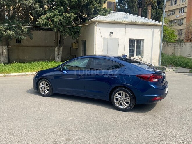 Hyundai Elantra-4