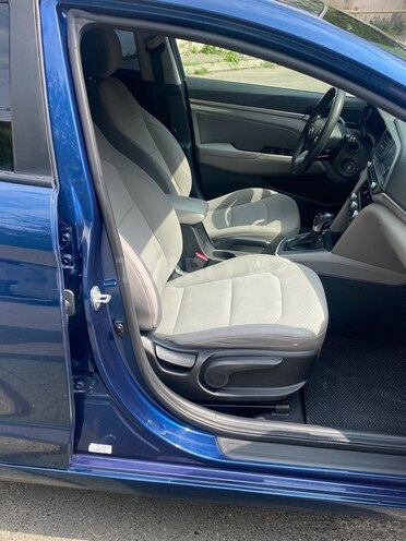 Hyundai Elantra-9