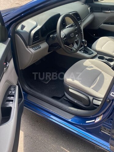 Hyundai Elantra-10