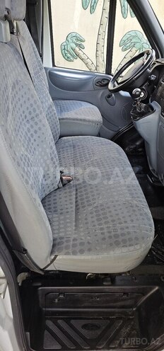 Ford Transit-10