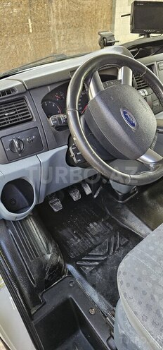 Ford Transit-9