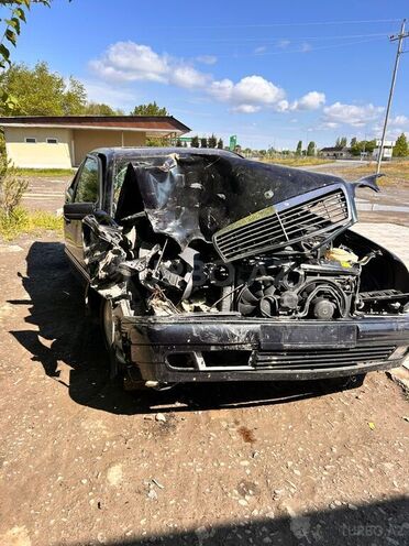 Mercedes E 240-1