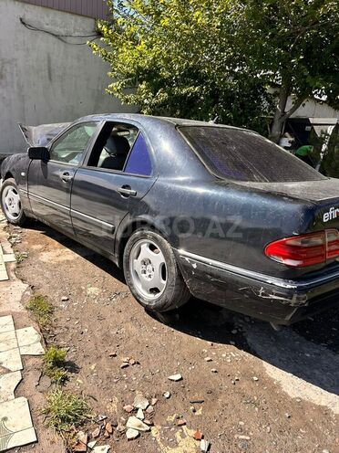 Mercedes E 240-3