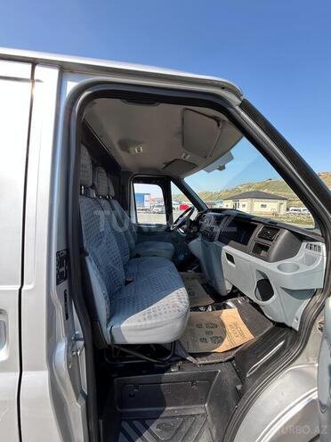 Ford Transit-8