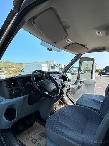Ford Transit-10